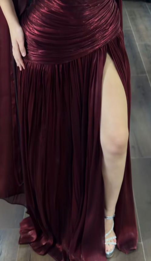 Élégante robe de soirée longue bordeaux en satin fourreau pour bal de promo ED10041