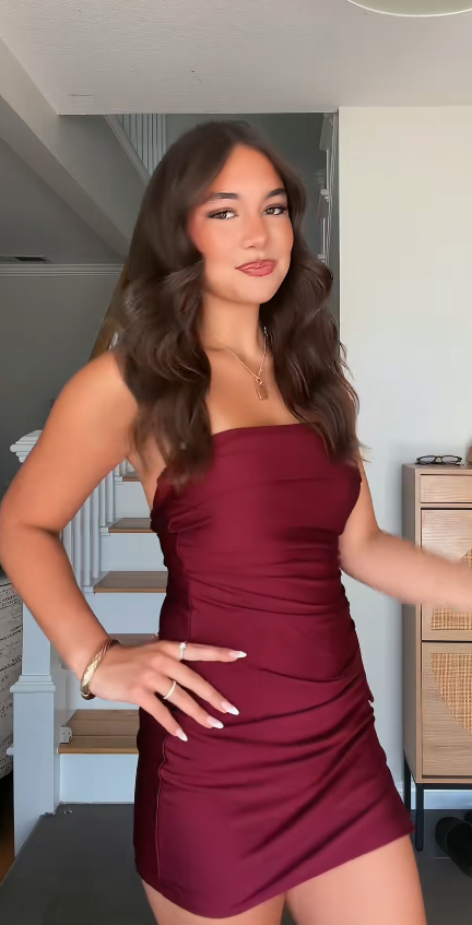 Jolie robe de bal fourreau en satin de Bourgogne pour anniversaire ED10047
