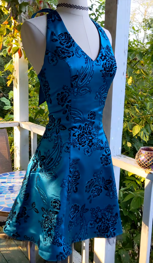 Jolie Robe de Bal de Retour à la Maison Bleue en Satin Coupe A-ligne pour Anniversaire ED10048