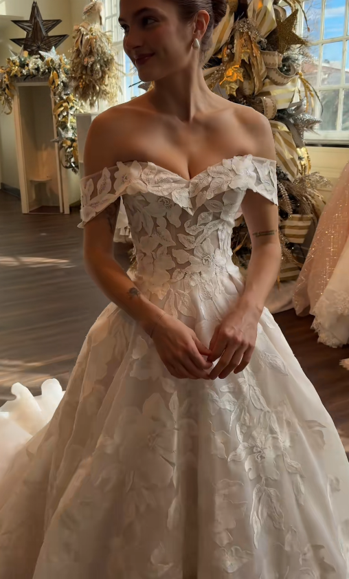 Elegant White Wedding Dress A-Line Lace Bridal Dress ED10073