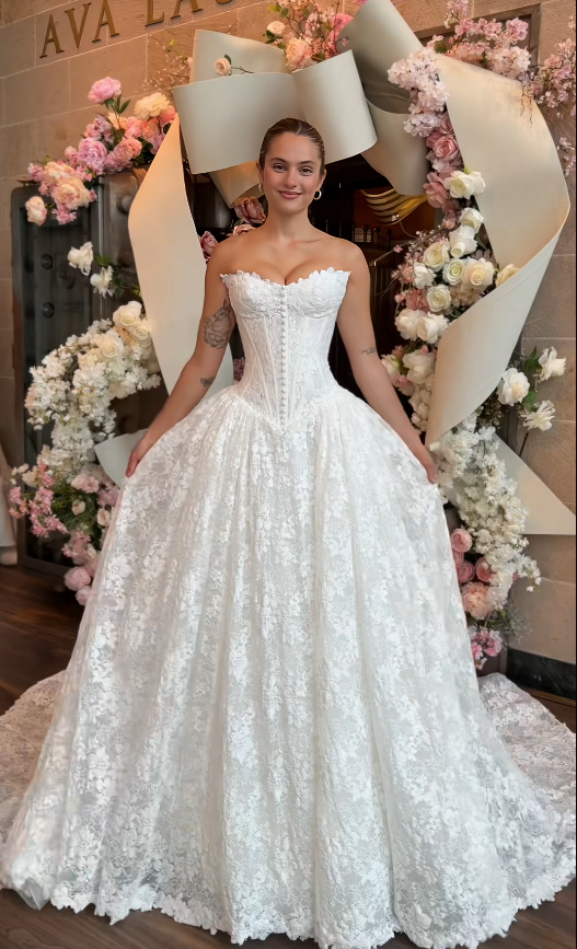 Elegant White Wedding Dress A-Line Lace Bridal Dress ED10077