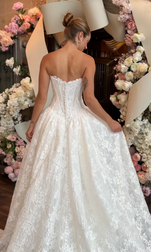 Elegant White Wedding Dress A-Line Lace Bridal Dress ED10077