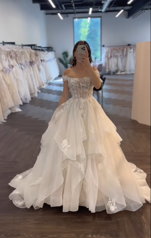 Elegant White Wedding Dress A-Line Lace Bridal Dress ED10080