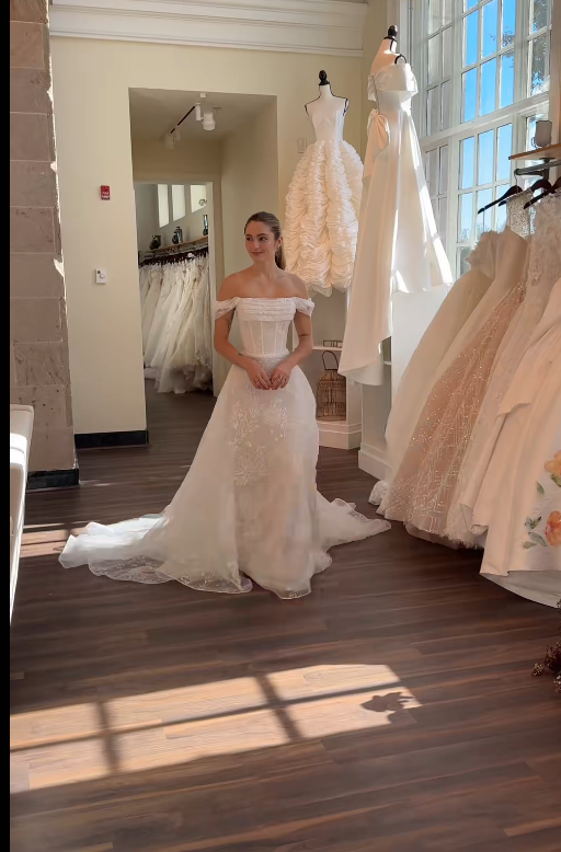 Elegant White Wedding Dress A-Line Lace Bridal Dress ED10084