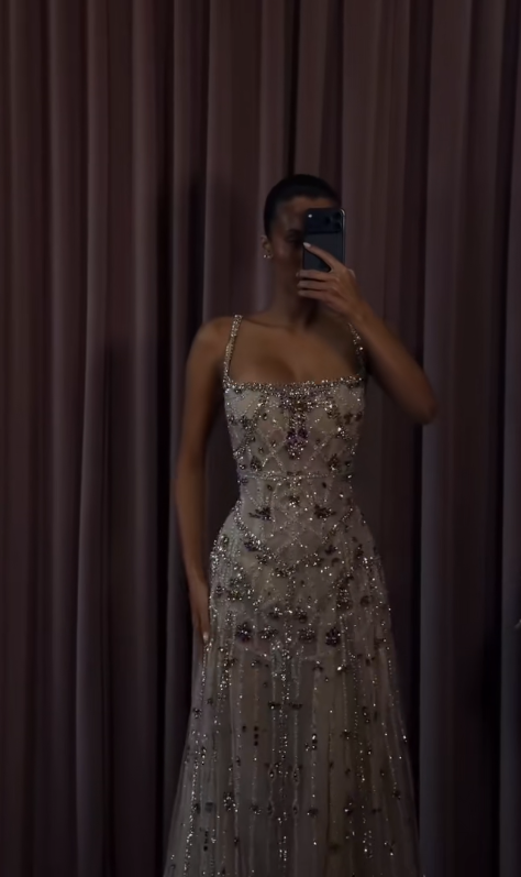 Elegantes weißes Ballkleid A-Linie Perlenbesetztes Chiffon Abendkleid ED10198
