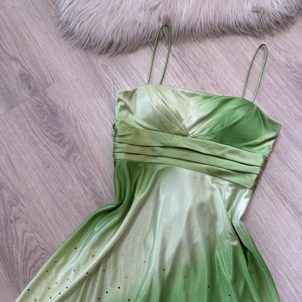 Niedliches grünes Etui-Kurz-Heimkehrkleid aus Chiffon ED10269
