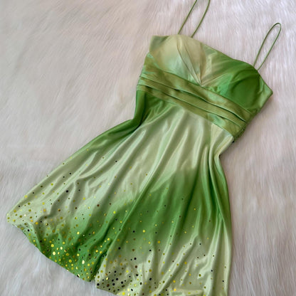 Niedliches grünes Etui-Kurz-Heimkehrkleid aus Chiffon ED10269