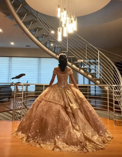 Feenhaftes Ballkleid in Gold, Sweet 16 Kleid, Tüll-Applikationen, Quinceanera Kleid ED10391