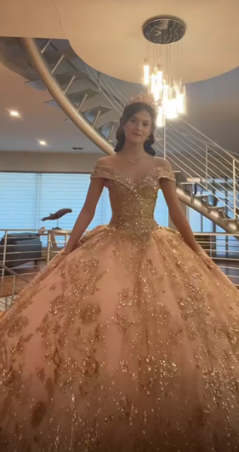 Feenhaftes Ballkleid in Gold, Sweet 16 Kleid, Tüll-Applikationen, Quinceanera Kleid ED10391