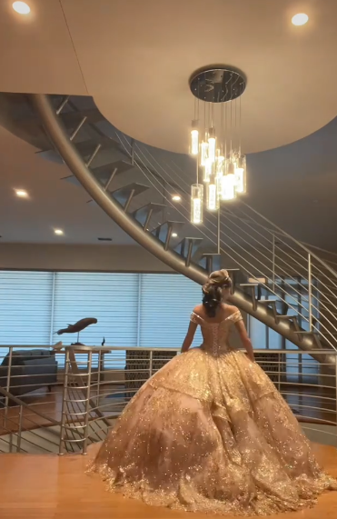 Feenhaftes Ballkleid in Gold, Sweet 16 Kleid, Tüll-Applikationen, Quinceanera Kleid ED10391