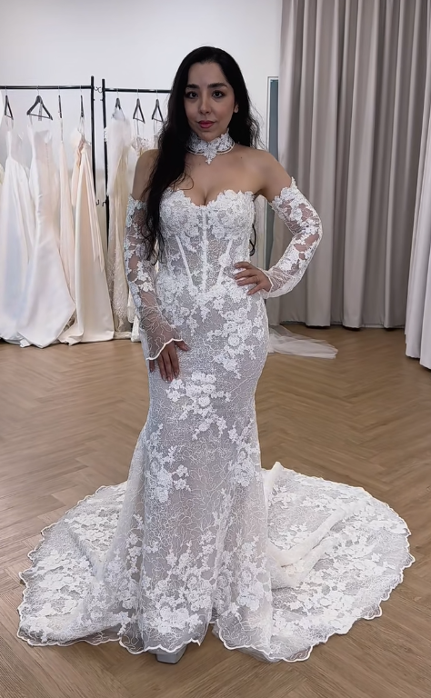 Chic White Mermaid Lace Long Wedding Dress for Brides ED10471