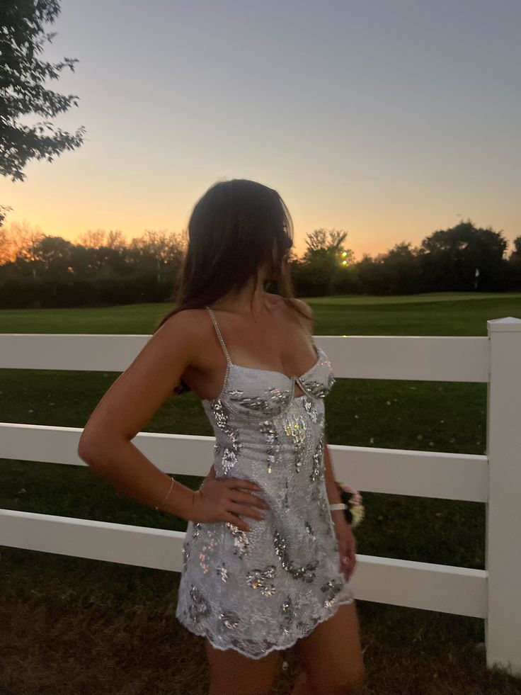 Robe de bal courte chic grise en mousseline de soie à sequins ED10776