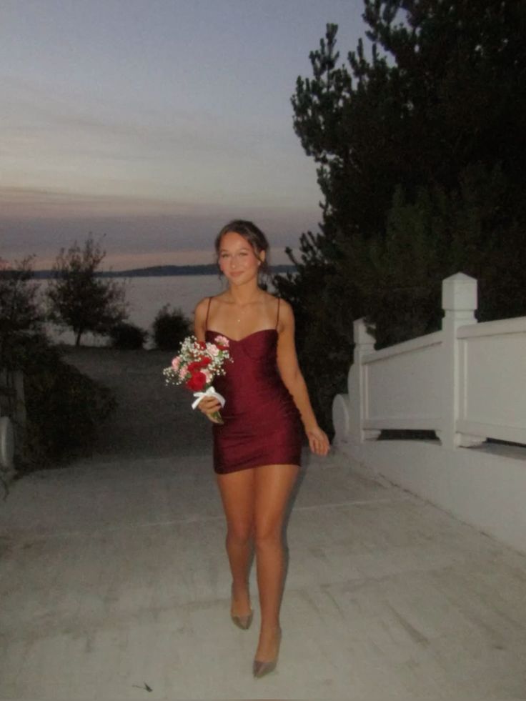 Chic Robe Courte de Soirée Bordeaux en Satin Fourreau Longue ED10778