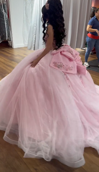 Robe de bal rose magnifique pour Quinceañera, robe en tulle avec appliques pour Sweet 16 ED10806
