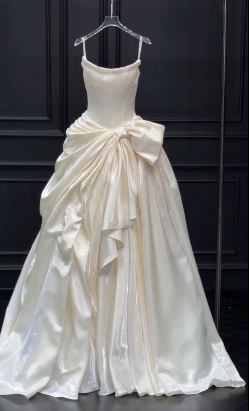 Zeitloses A-Linien-Brautkleid aus Satin, weißes Hochzeitskleid ED10925