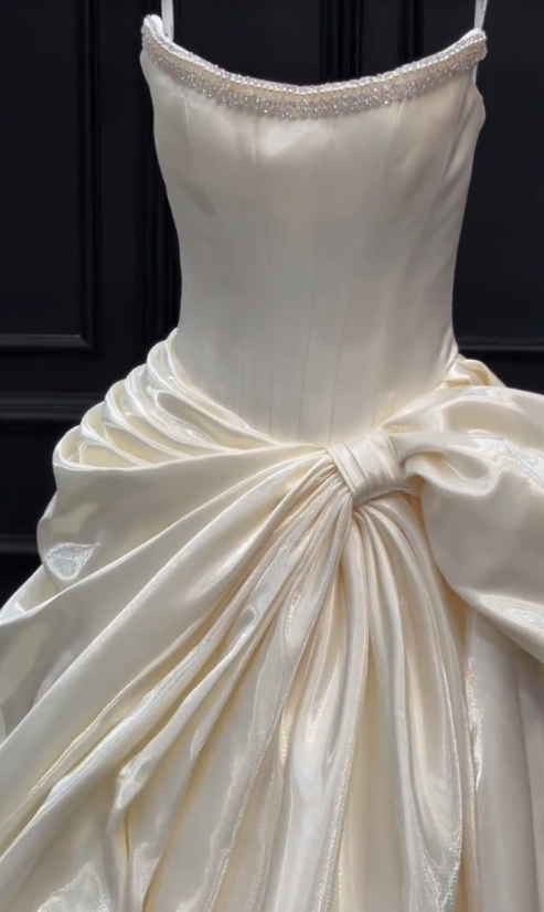 Zeitloses A-Linien-Brautkleid aus Satin, weißes Hochzeitskleid ED10925