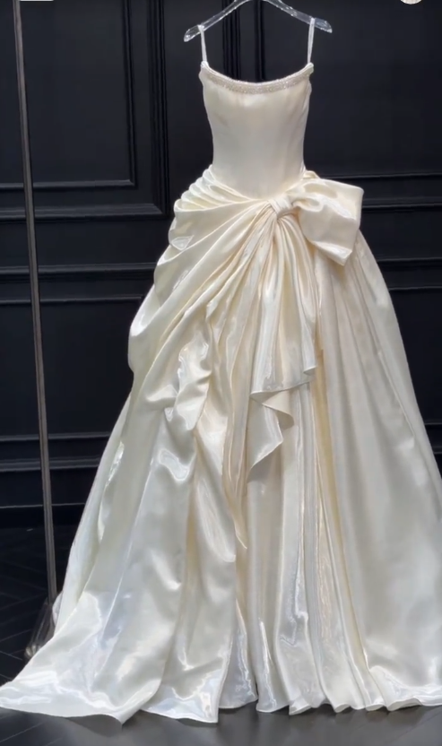 Zeitloses A-Linien-Brautkleid aus Satin, weißes Hochzeitskleid ED10925