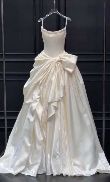 Zeitloses A-Linien-Brautkleid aus Satin, weißes Hochzeitskleid ED10925