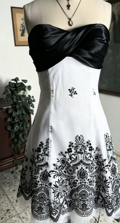 Weißes trägerloses kurzes Homecoming-Kleid Chiffon Geburtstagsparty-Kleid ED11017