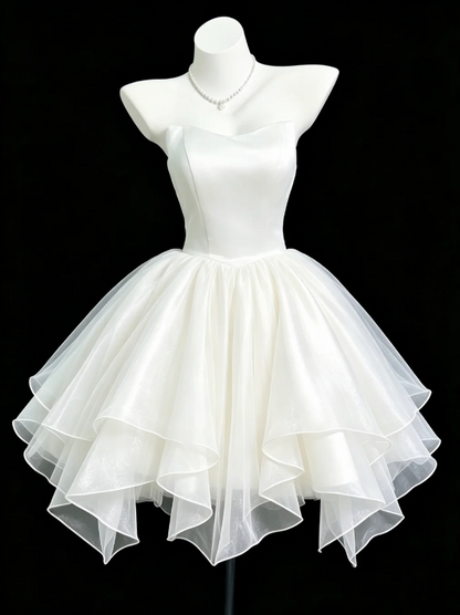 Weißes trägerloses kurzes Homecoming-Kleid A-Linie Tüll Geburtstagsparty-Kleid ED11018