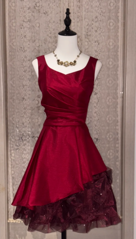 Burgunderrotes kurzes Homecoming-Kleid A-Linie Tüll Geburtstagsparty-Kleid ED11074
