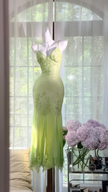 Robe de bal fourreau longue en mousseline vert à perles ED11101