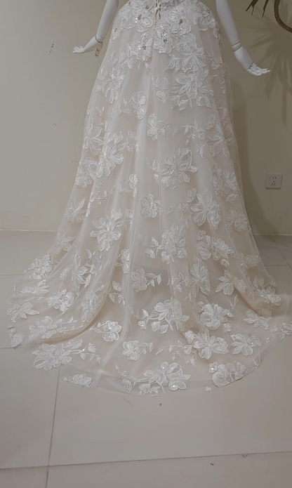 Robe de mariée trapèze blanche intemporelle en dentelle ED11385