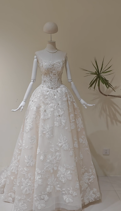 Robe de mariée trapèze blanche intemporelle en dentelle ED11385