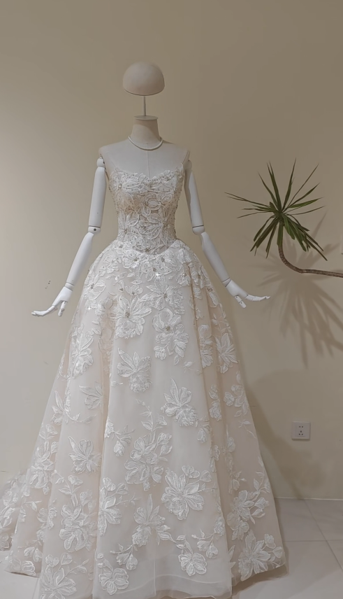 Timeless White A-Line Wedding Dress Lace Bridal Gown ED11385