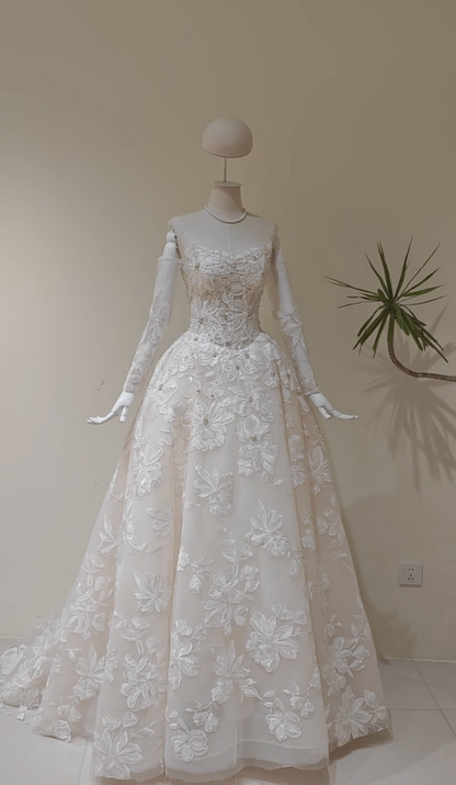 Robe de mariée trapèze blanche intemporelle en dentelle ED11385