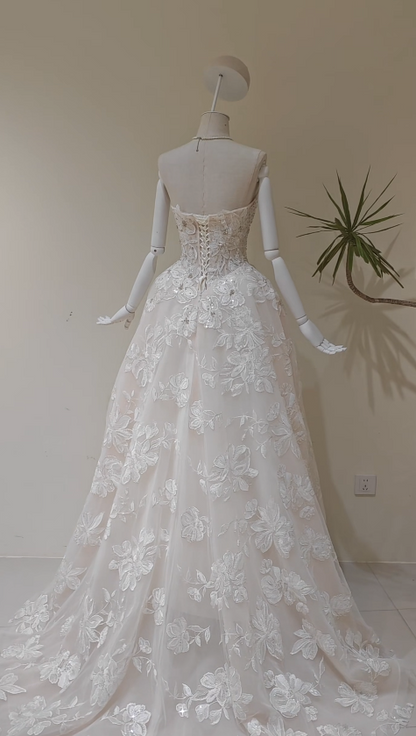 Robe de mariée trapèze blanche intemporelle en dentelle ED11385