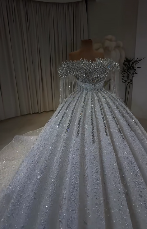 Robe de mariée trapèze intemporelle en satin blanc ED11387