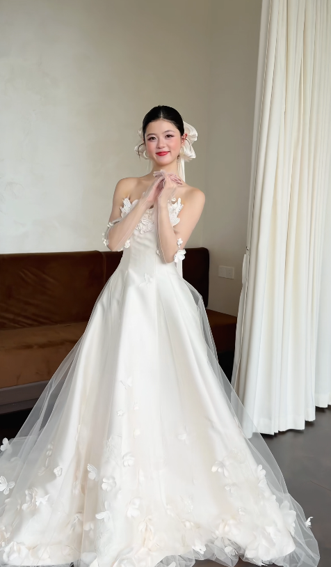 Robe de mariée trapèze intemporelle en tulle blanc ED11388