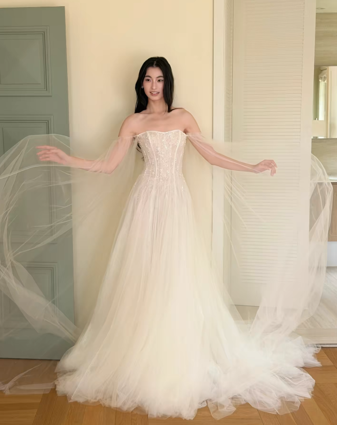 Robe de mariée trapèze intemporelle en tulle blanc ED11392