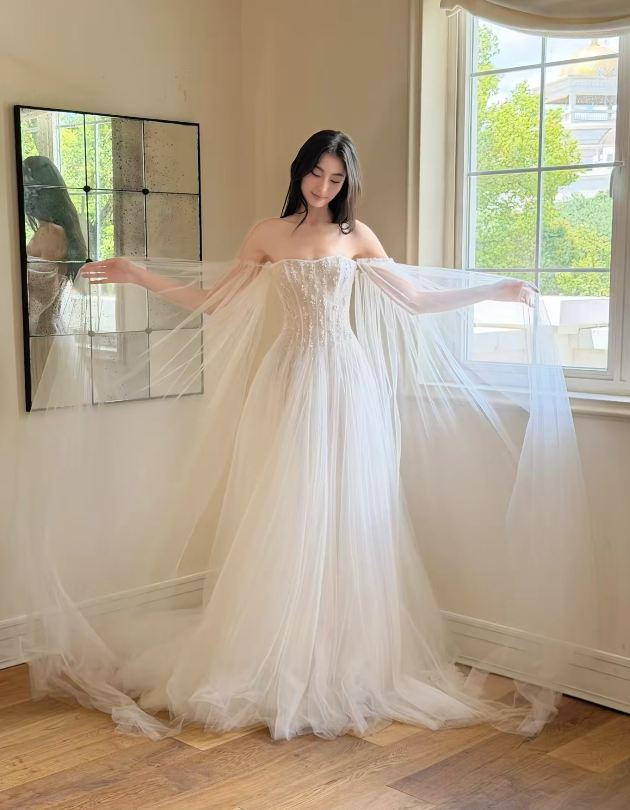 Robe de mariée trapèze intemporelle en tulle blanc ED11392