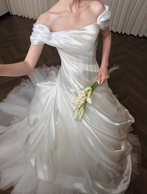 Robe de mariée trapèze intemporelle blanche en satin ED11394