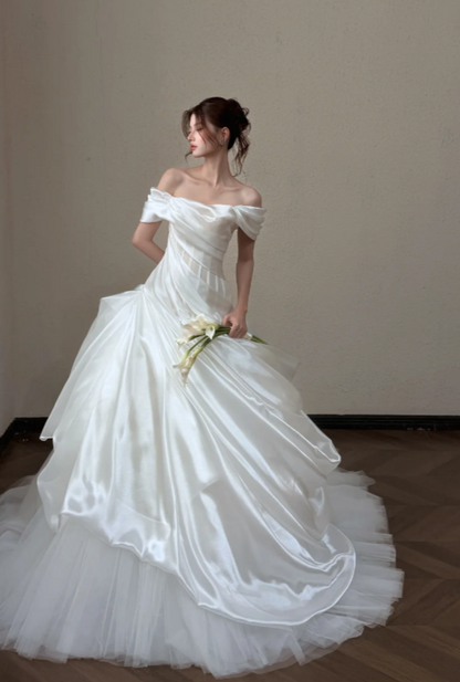 Robe de mariée trapèze intemporelle blanche en satin ED11394