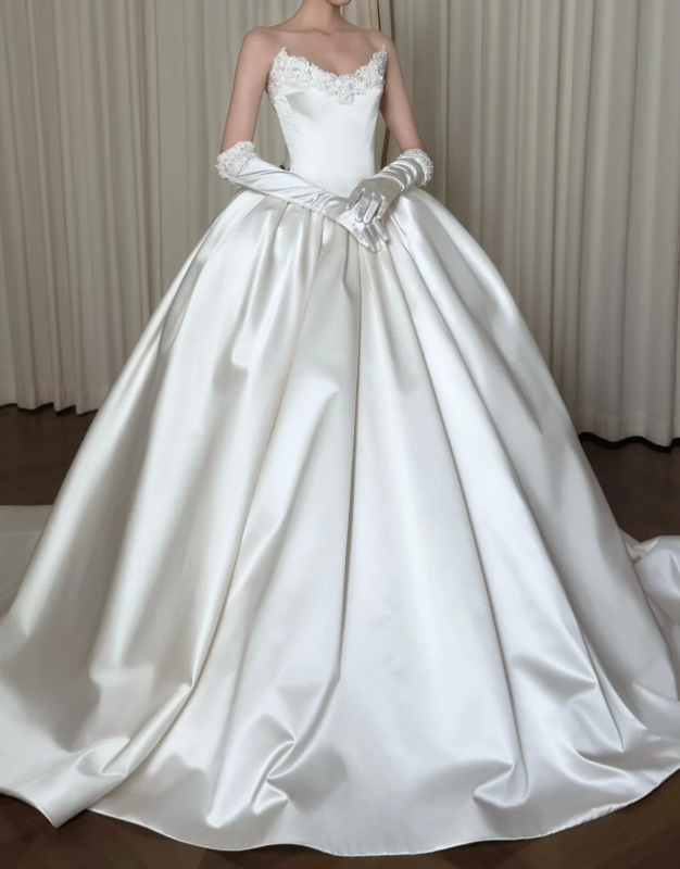 Robe de mariée trapèze intemporelle en satin blanc ED11395