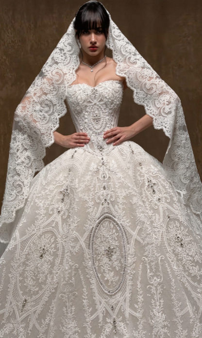 Robe de mariée trapèze blanche intemporelle en dentelle ED11399