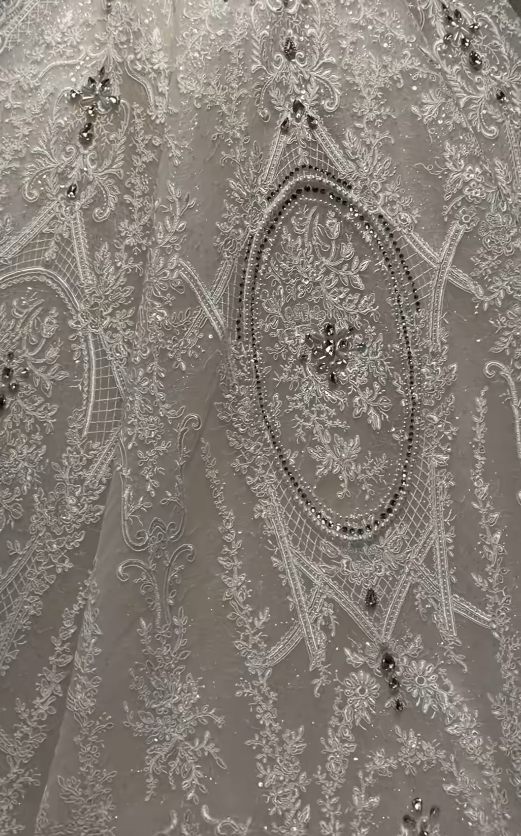 Robe de mariée trapèze blanche intemporelle en dentelle ED11399