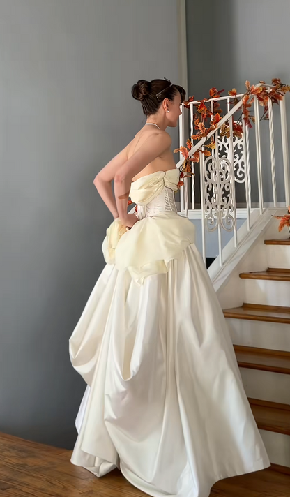 Robe de mariée chic en satin coupe trapèze blanc ED11451
