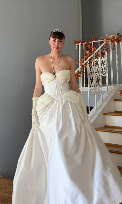 Robe de mariée chic en satin coupe trapèze blanc ED11451