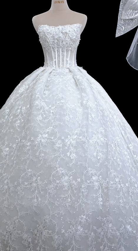 Schickes weißes Brautkleid A-Linie Spitzenhochzeitskleid ED11452