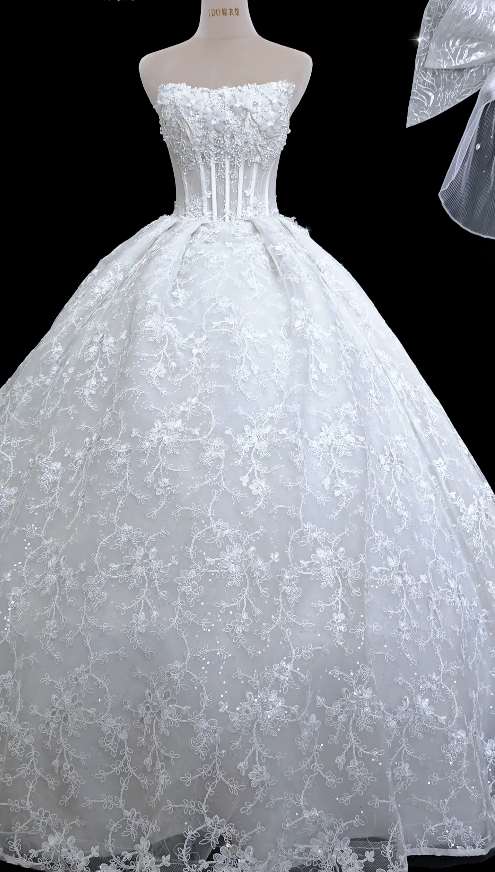 Schickes weißes Brautkleid A-Linie Spitzenhochzeitskleid ED11452