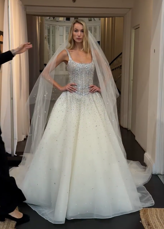 Elegant White Wedding Dress A-line Chiffon Bridal Dress Sequins Bridal Gown ED11503