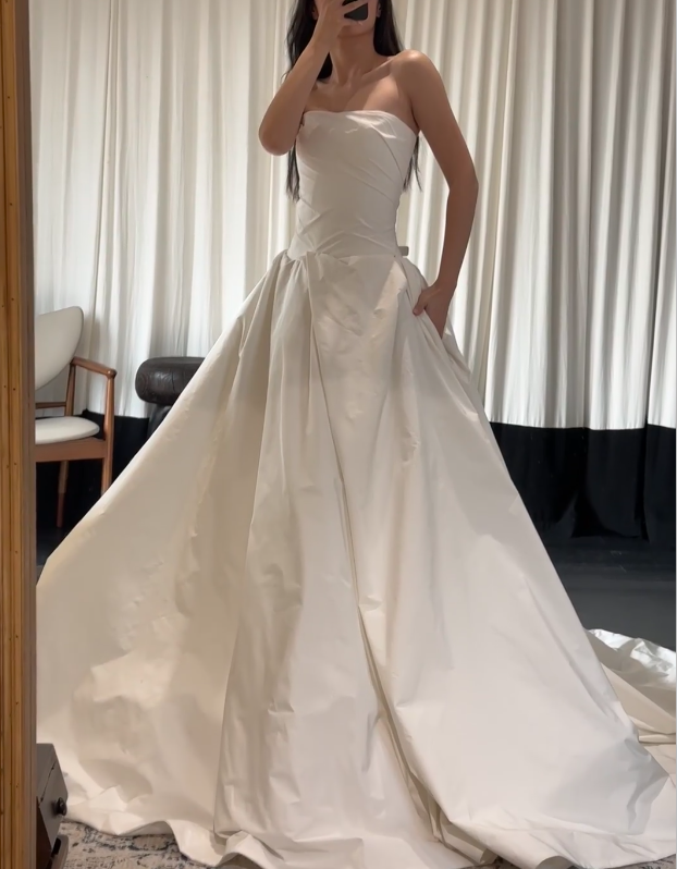 Elegant White Wedding Dress A-Line Satin Bridal Dress Sleeveless Bridal Gown ED11507