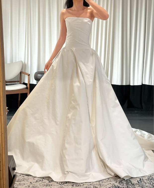 Elegant White Wedding Dress A-Line Satin Bridal Dress Sleeveless Bridal Gown ED11507
