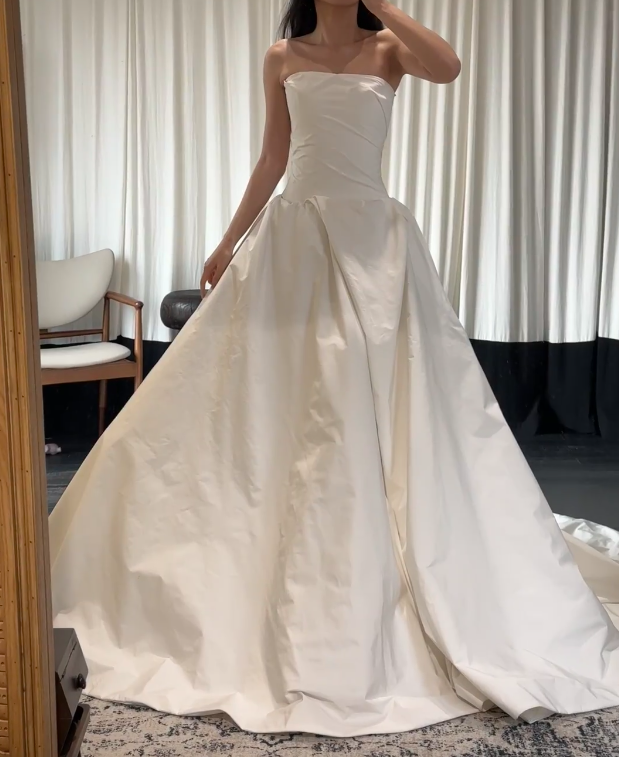 Elegant White Wedding Dress A-Line Satin Bridal Dress Sleeveless Bridal Gown ED11507