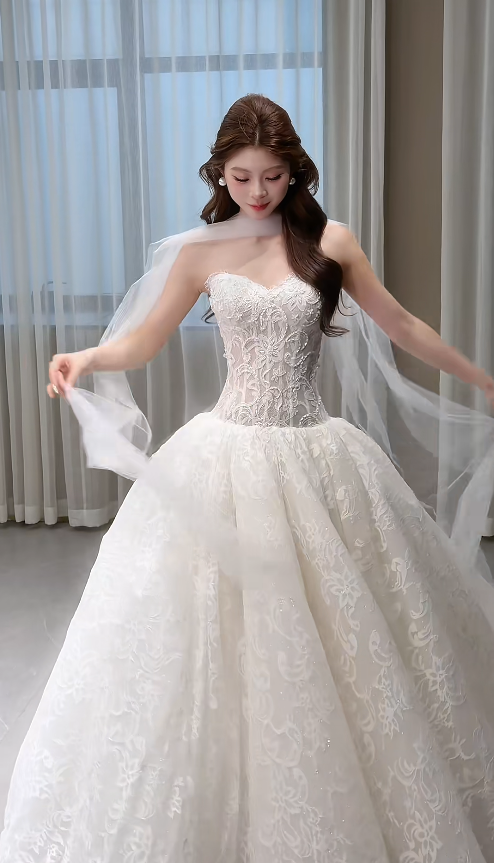 Timeless A-Line Lace Wedding Dress Applique White Bridal Dress Sleeveless Bridal Gown ED11563