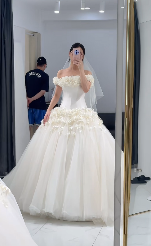 Robe de mariée intemporelle en tulle coupe trapèze, robe de mariée blanche sans manches ED11566